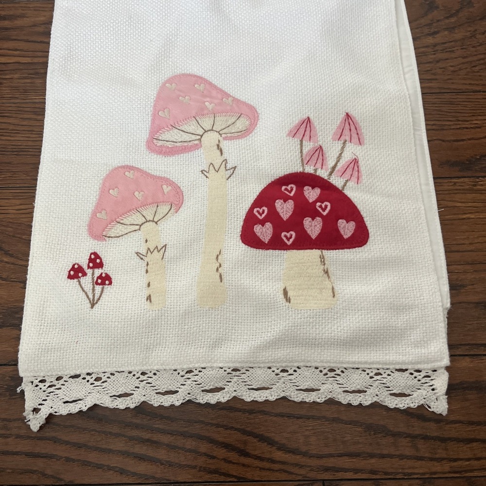 Rachel Zoe VALENTINE MUSHROOM HEART TABLE RUNNER Applique 14x70" Huck Cloth